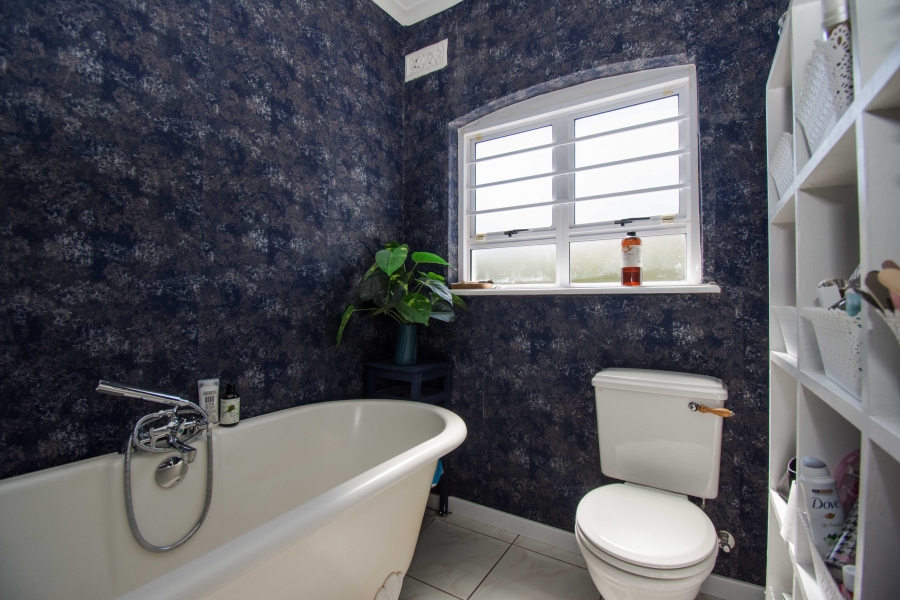 4 Bedroom Property for Sale in Parel Vallei Western Cape